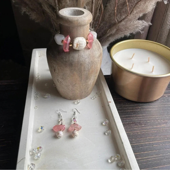 Beaded Stone Jewelry Set Earrings & Stretch Bracelet 7" Pink , Gold/White Stones - Picture 4 of 11